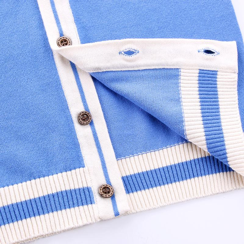 CozziWear – Varm og trendy – strikket vest med bjørne